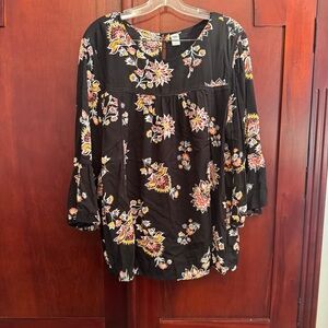 Old Navy black floral peasant blouse with bell sleeves and a round neckline XL